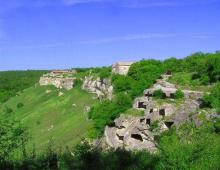 Чуфут-Кале — пещерный город в Крыму: история, условия посещения, как добраться, фото Гора чуфут кале в крыму